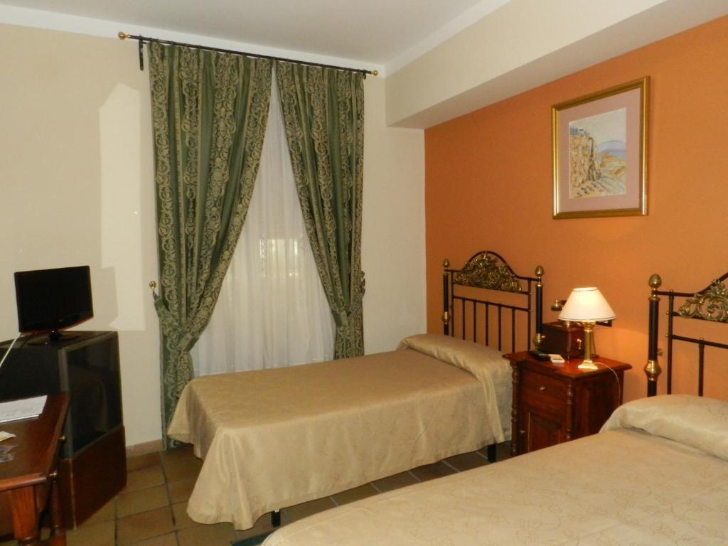 Hotel Plaza De Toros 3*